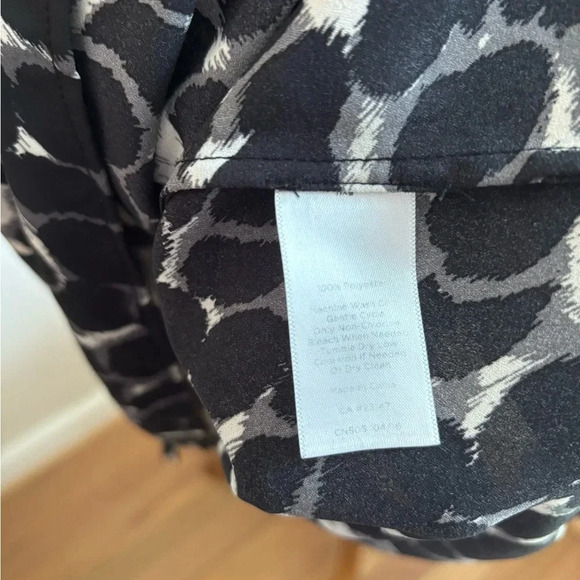 Talbots size 4 Black & White Tie Front Blouse - Picture 4 of 4